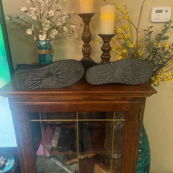 Black, slouchy Uggs with gold buckles - Picture 3 of 3